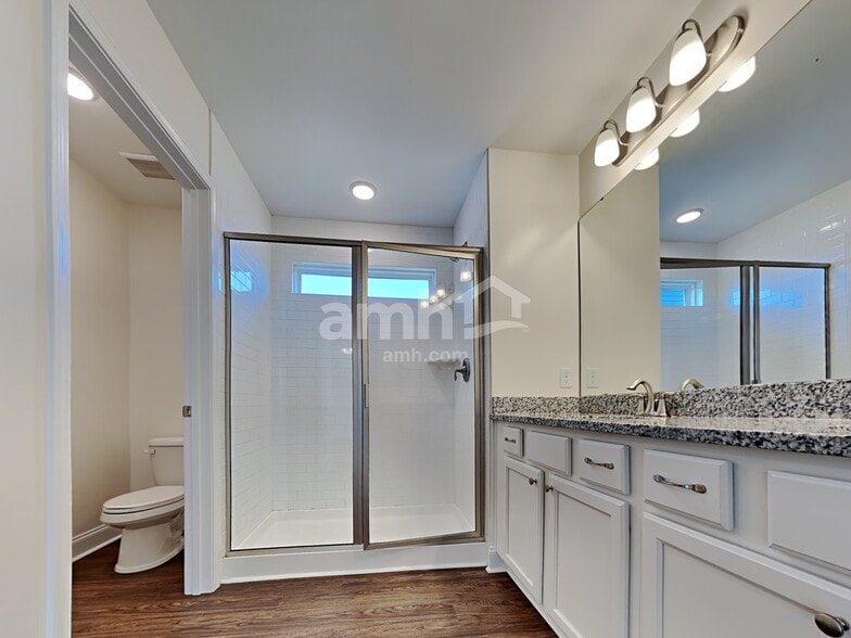 Building Photo - 533 Lateleaf Dr