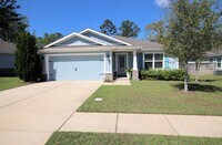 Building Photo - Central Freeport Location with Community Pool