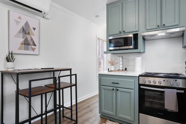 Building Photo - 1911 Government St