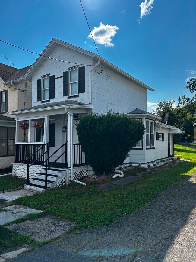 Building Photo - Charming 1-Bedroom Apartment in West Scranton – $1,050/Month
