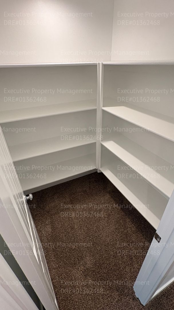 Building Photo - 5 bedroom, 2 bathroom, 3 car garage located near Taft Hwy/ Chevalier Rd