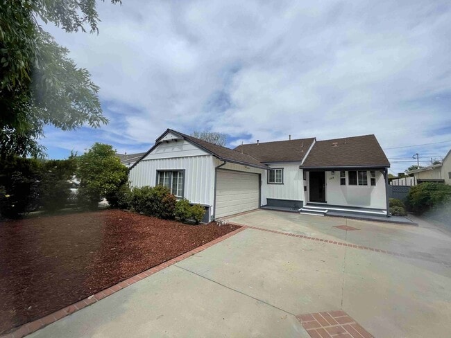 Building Photo - BEST VALUE IN SHERMAN OAKS!