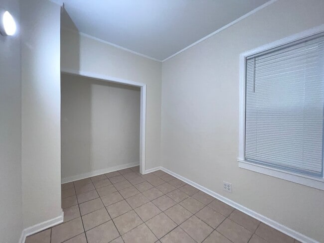 Building Photo - 8919 S Muskegon Ave