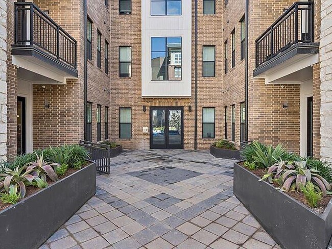 Building Photo - 4415 Jackson Ave