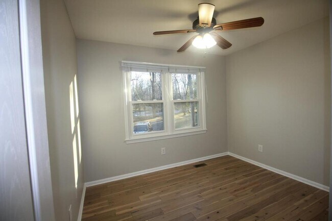 Building Photo - 9944 Murnane St