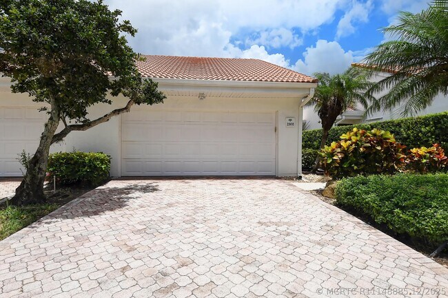 Building Photo - 19550 Sawgrass Dr