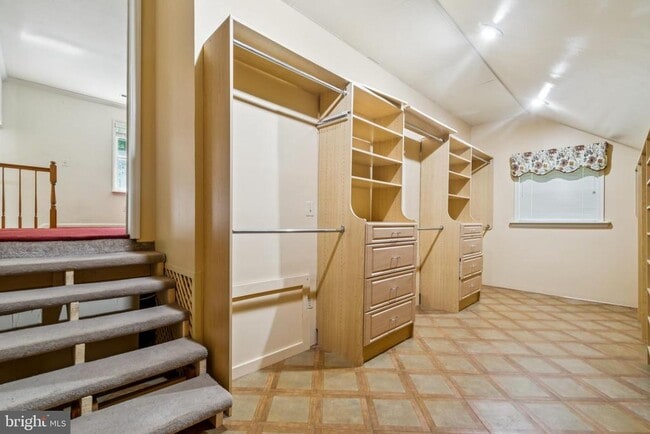 Building Photo - 478 Mountain Rd