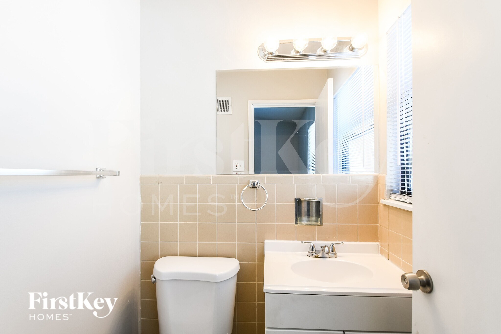 Building Photo - 255 Mohican Ln