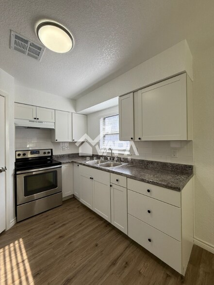 Building Photo - 5222 Tom Stafford Dr