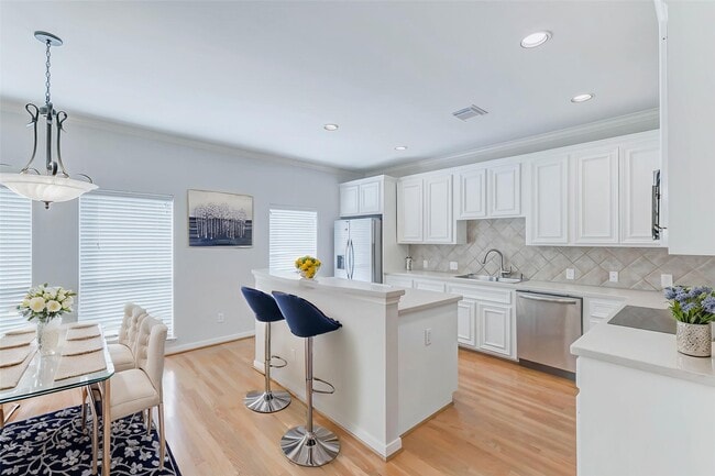 Building Photo - 30 Waugh Dr