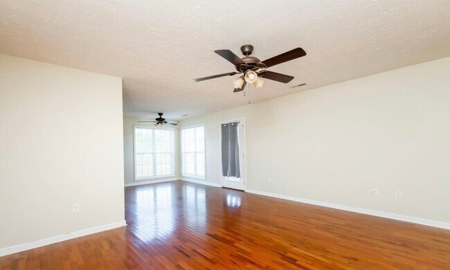 Building Photo - 15 Goldenrod Dr
