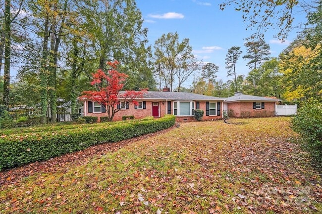 Building Photo - 5600 Riviere Dr