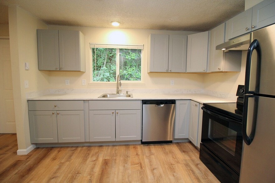 Building Photo - 5704 SW Beaverton Hillsdale Hwy