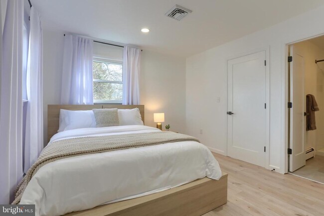 Building Photo - 137 Apple Ln