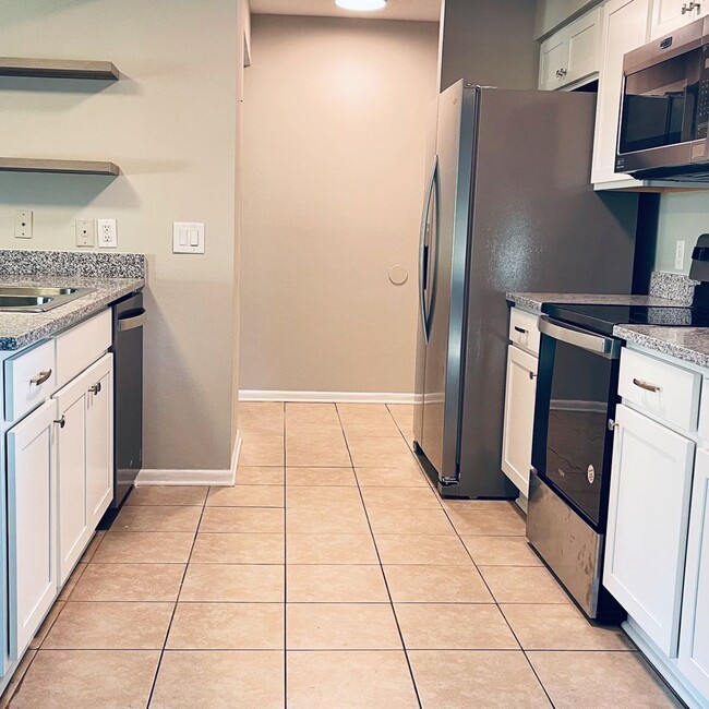 Building Photo - RENOVATED 3bed/2bth Home!