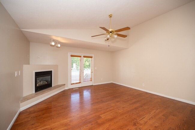 Building Photo - Beautiful Home in West Jordan!