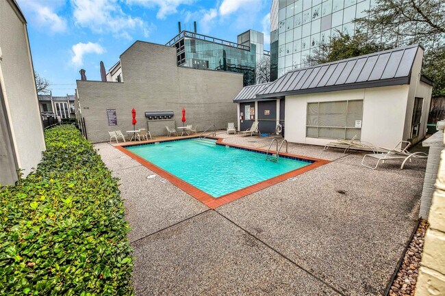 Building Photo - 1300 Augusta Dr
