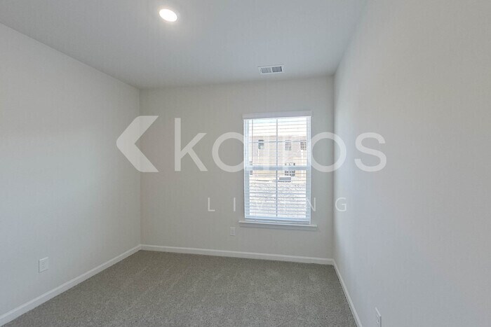 Building Photo - 2253 Banyon Cir