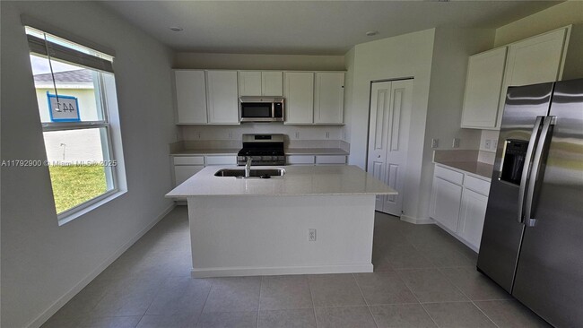 Building Photo - 5986 Pickering Dr