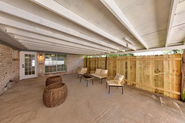 Building Photo - 8511 Honeysuckle