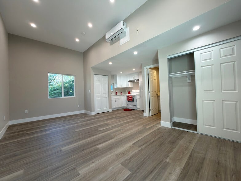 Building Photo - 1382 Molino Ave