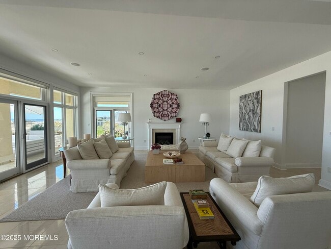 Building Photo - 31 Riviera Dr