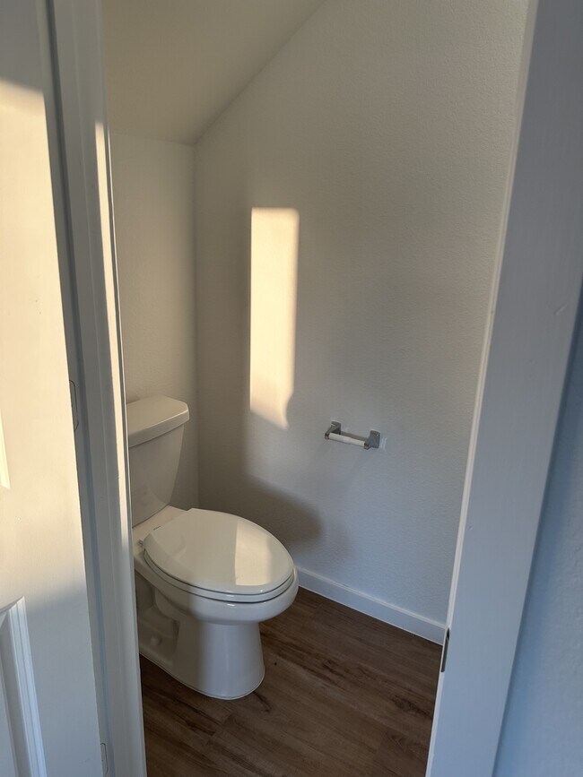 Building Photo - 406 Mdw Acrs Ln