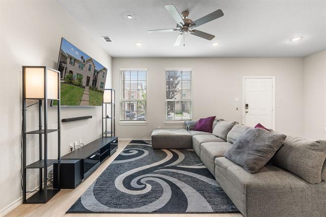 Building Photo - 2224 Davenport Dr