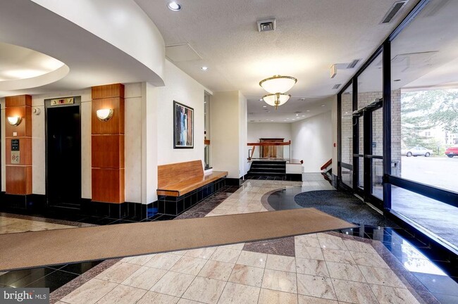 Building Photo - 203 Yoakum Pkwy