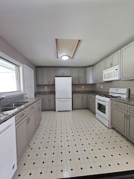 Building Photo - 1468 N Alto Vista