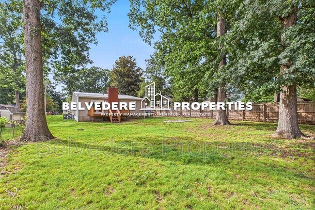 Building Photo - 2913 Wildwood Dr