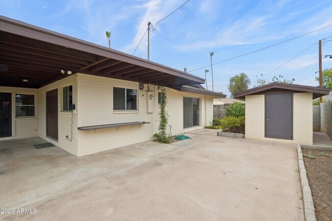 Building Photo - 1014 E Balboa Cir