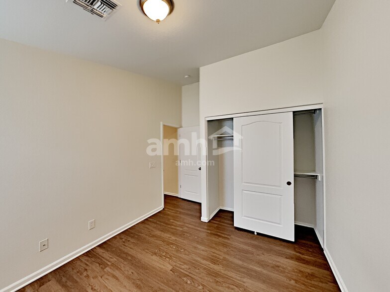 Building Photo - 15848 W Linden St