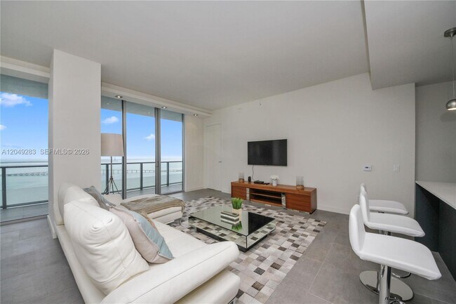 Building Photo - 1300 Brickell Bay Dr