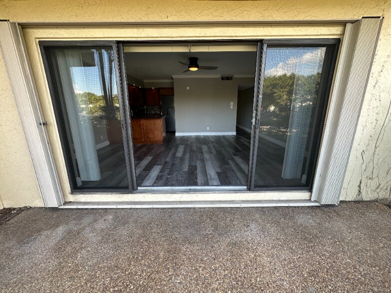 Building Photo - 833 NE 18th Ct