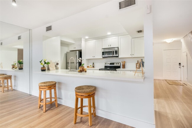 Building Photo - 7920 NW 11th Ct