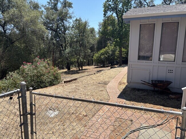 Building Photo - Amazing large 3-bedroom home in highly desirable neighborhood in Placerville with pool!