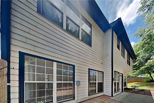 Building Photo - 500 Cottonwood Close