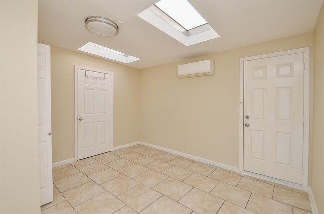 Building Photo - 2681 Marilee Ln