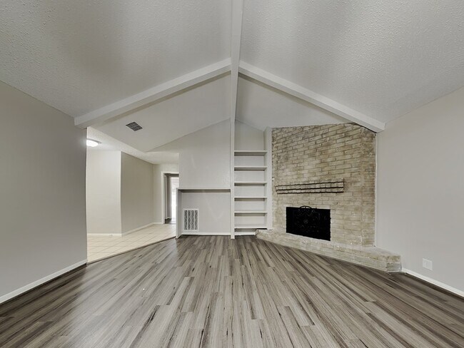 Building Photo - 23123 Bayleaf Dr