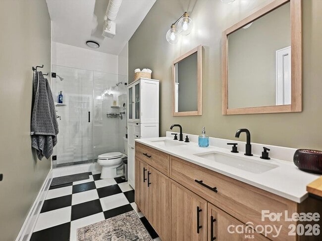 Building Photo - 404 N Laurel Ave