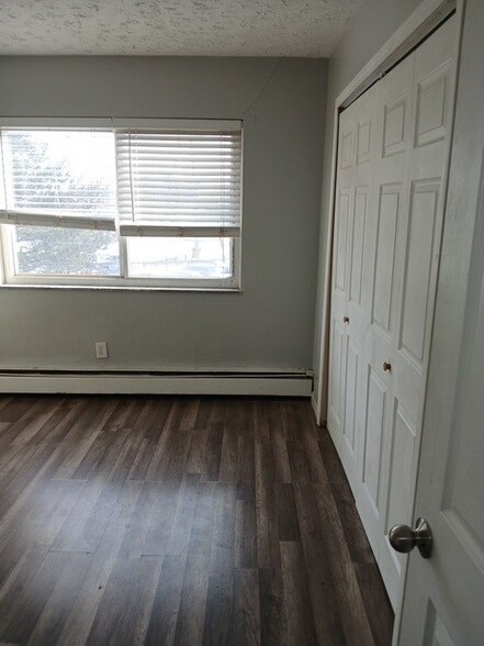 Building Photo - 7919 Lake Ave