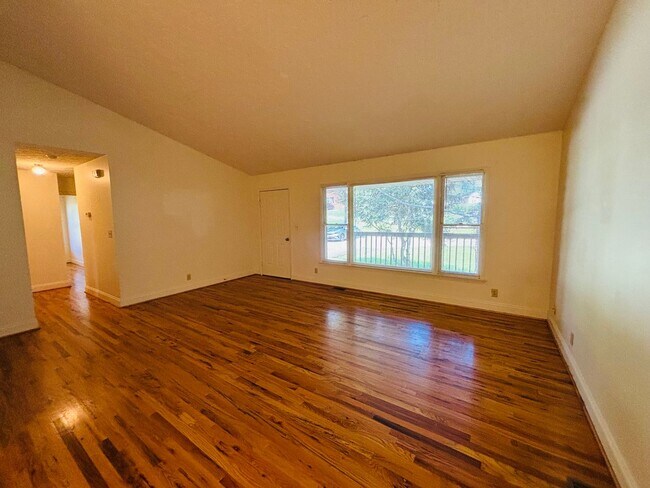 Building Photo - 1439 Sandy Cir