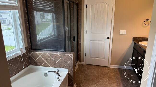 Building Photo - SUMMER MOVE-IN SPECIAL: $300 OFF 1ST MONTH...