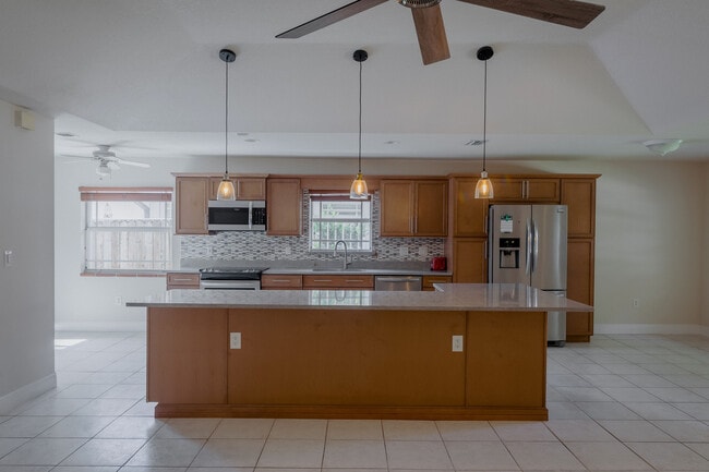 Building Photo - 3715 SW 58th Ct