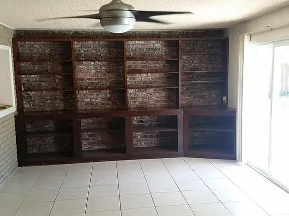 TV room/2nd living room with built in shelving - 636 Tulane Ave
