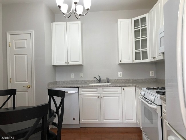 Building Photo - 139 Conover Terrace