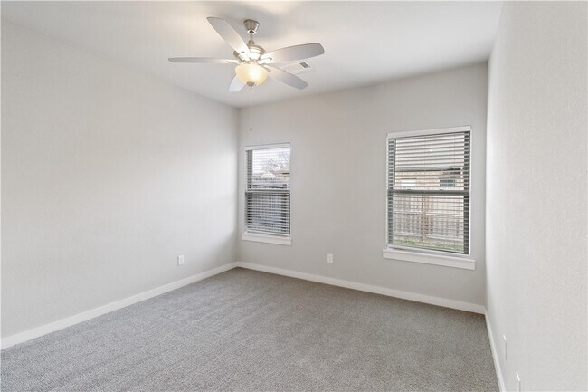 Building Photo - 402 Barbet Dr