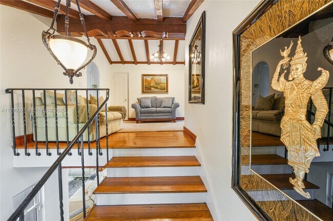 Building Photo - 339 NE 96th St