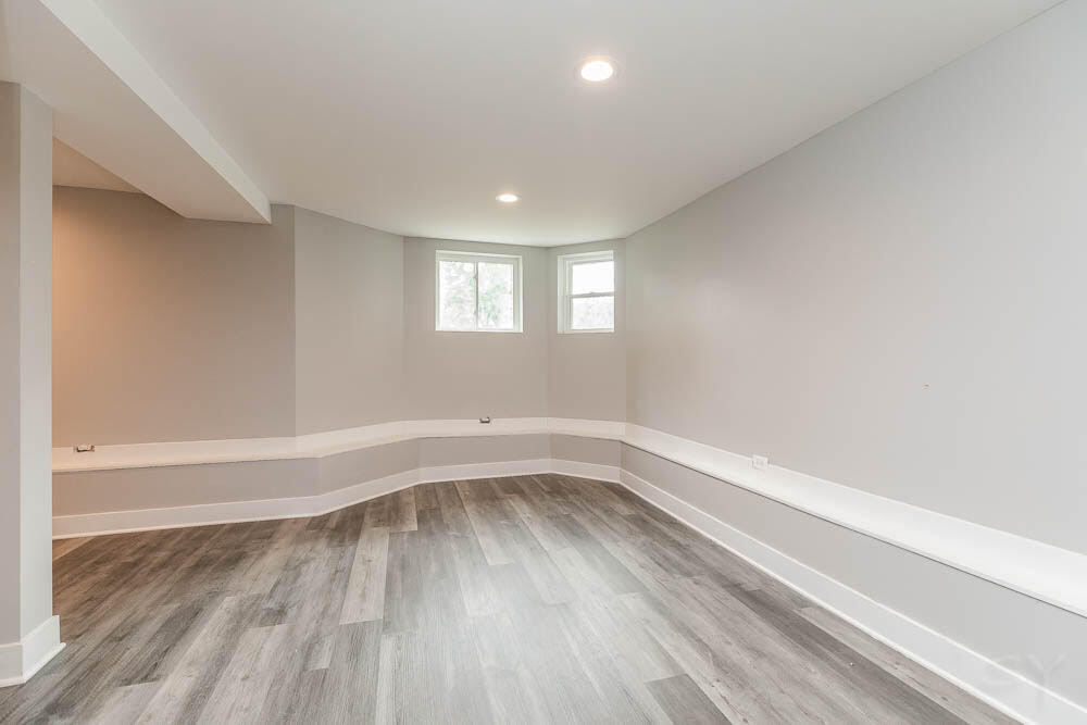 Building Photo - 2200 N Kenneth Ave